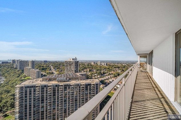 1530 Palisade Ave, West Fort Lee NJ  07024-5471 exterior