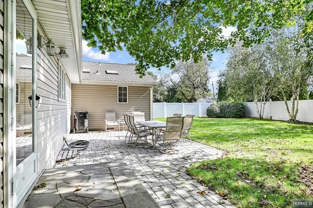 116 Burke Pl, Paramus NJ  07652-4012 exterior