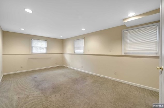 66 Washington Ave, Hillsdale NJ  07642-2840 exterior
