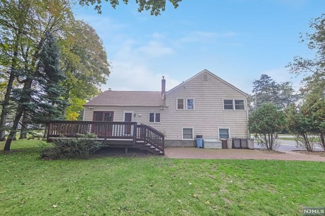 66 Washington Ave, Hillsdale NJ  07642-2840 exterior