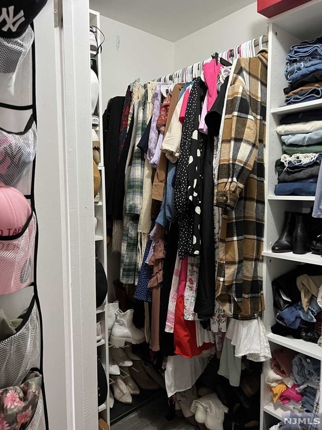 651 Riverside Ave, Lyndhurst NJ  07071-3060 exterior