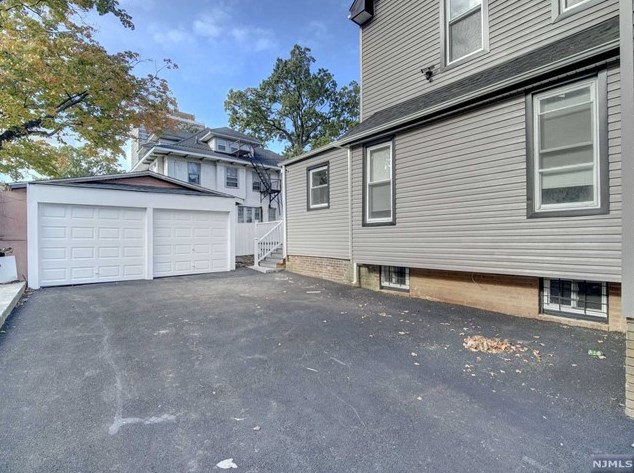 268 Meeker Ave, Newark NJ  07112-2633 exterior