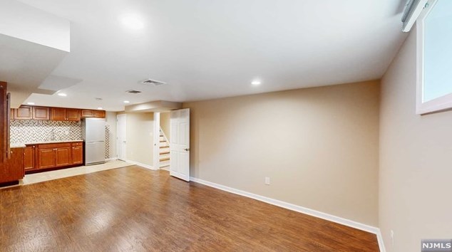 90 Hamilton Ave, Elmwood Park NJ  07407-2936 exterior