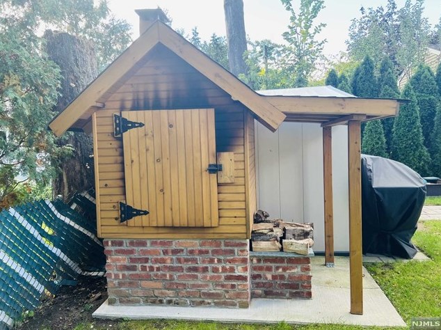 90 Hamilton Ave, Elmwood Park NJ  07407-2936 exterior