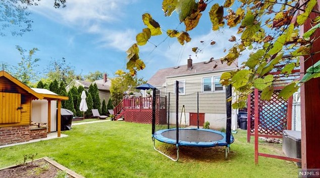 90 Hamilton Ave, Elmwood Park NJ  07407-2936 exterior