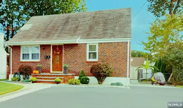 90 Hamilton Ave, Elmwood Park NJ  07407-2936 exterior