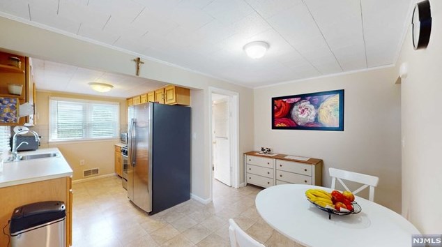 90 Hamilton Ave, Elmwood Park NJ  07407-2936 exterior