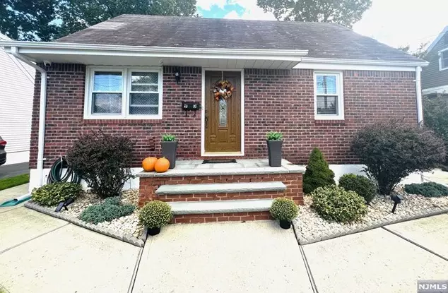 90 Hamilton Ave, Elmwood Park NJ  07407-2936 exterior