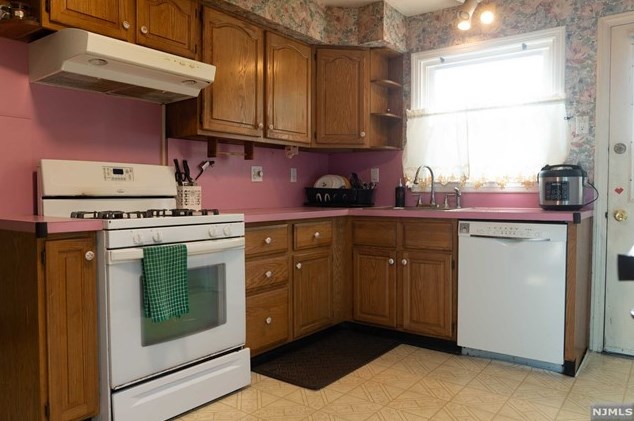 733 Colonial Ave, Union Center NJ 07083-7407 exterior