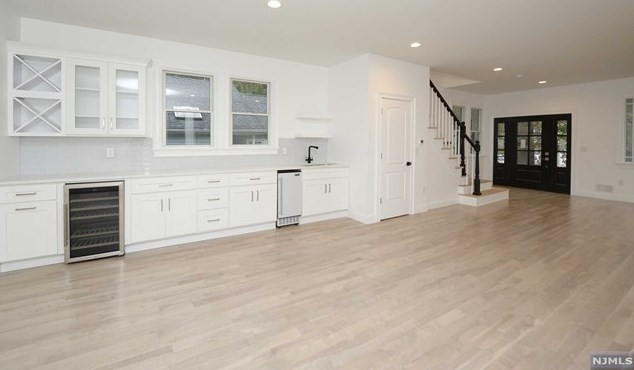 307 Elm Ave, Hackensack NJ  07601-1652 exterior