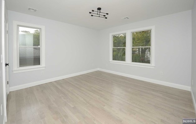 307 Elm Ave, Hackensack NJ  07601-1652 exterior