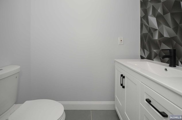 307 Elm Ave, Hackensack NJ  07601-1652 exterior
