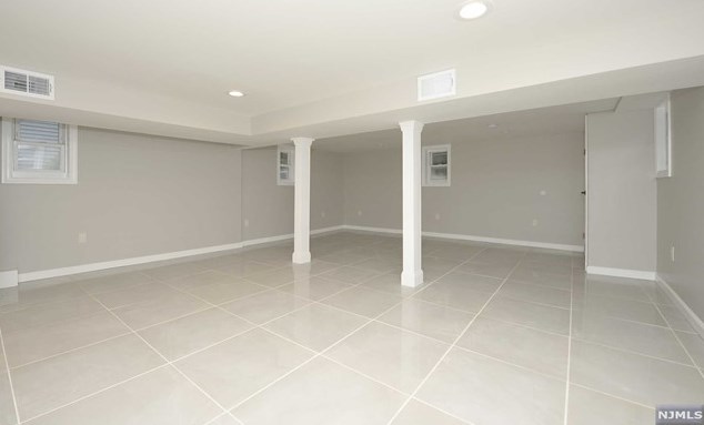 307 Elm Ave, Hackensack NJ  07601-1652 exterior