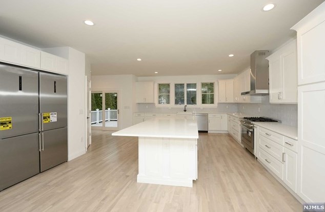 307 Elm Ave, Hackensack NJ  07601-1652 exterior