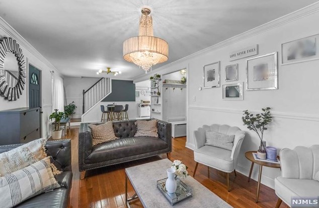 49 Clinton Park Dr, Bergenfield NJ  07621-2452 exterior