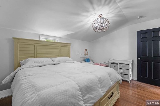 49 Clinton Park Dr, Bergenfield NJ  07621-2452 exterior