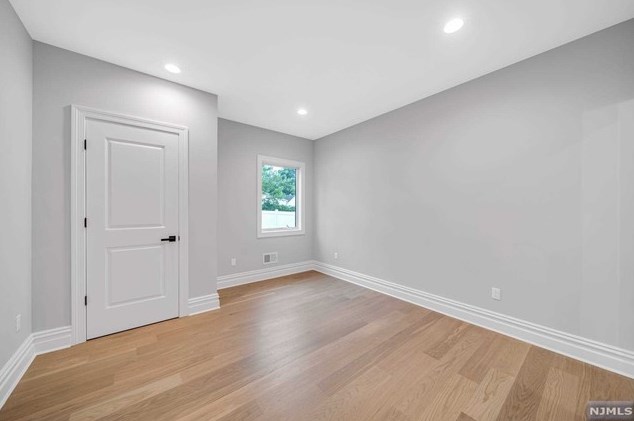 183 Cleenput Ter, Paramus NJ  07652-4438 exterior
