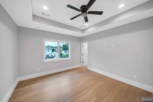 183 Cleenput Ter, Paramus NJ  07652-4438 exterior