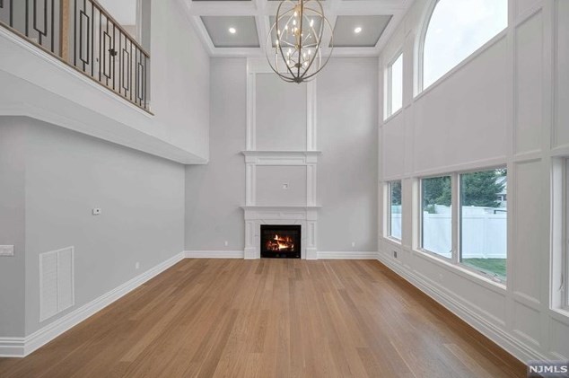 183 Cleenput Ter, Paramus NJ  07652-4438 exterior