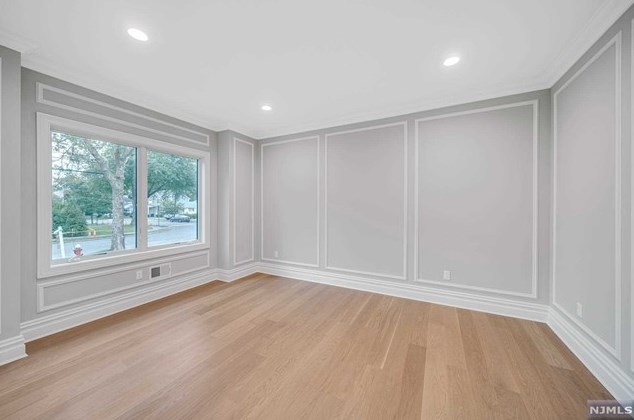 183 Cleenput Ter, Paramus NJ  07652-4438 exterior