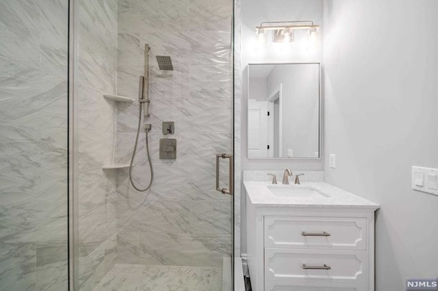 183 Cleenput Ter, Paramus NJ  07652-4438 exterior