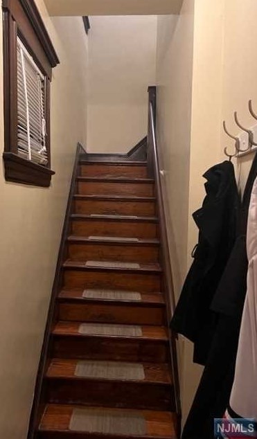 2081 Jones Rd, West Fort Lee NJ 07024-3202 exterior