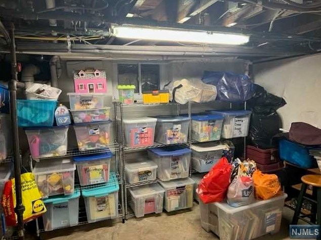 2081 Jones Rd, West Fort Lee NJ 07024-3202 exterior