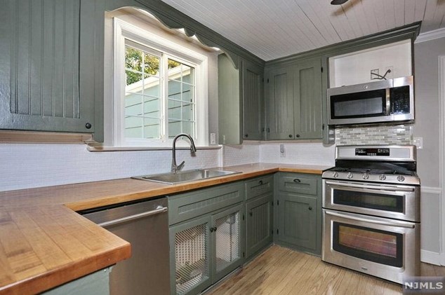 86 Chestnut St, Midland Pk NJ  07432-1514 exterior