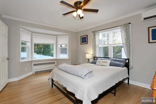 86 Chestnut St, Midland Pk NJ  07432-1514 exterior