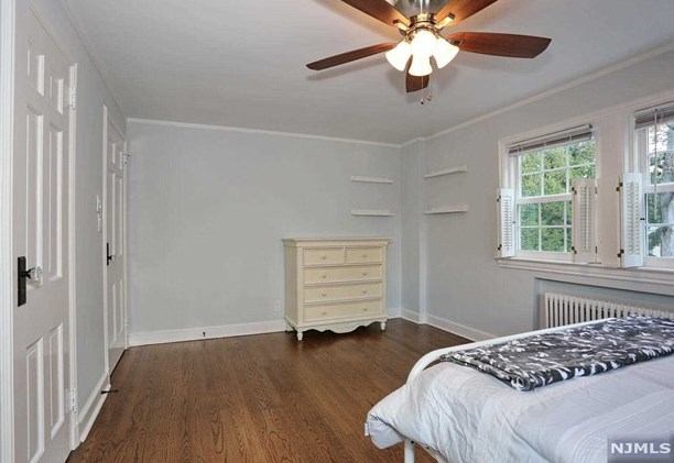 86 Chestnut St, Midland Pk NJ  07432-1514 exterior