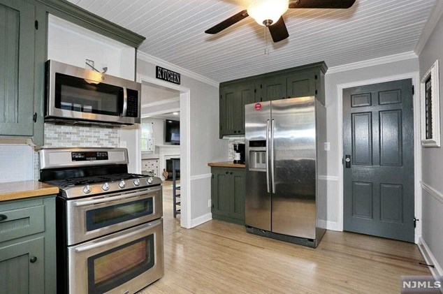 86 Chestnut St, Midland Pk NJ  07432-1514 exterior