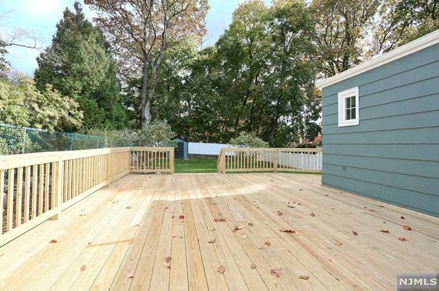 86 Chestnut St, Midland Pk NJ  07432-1514 exterior