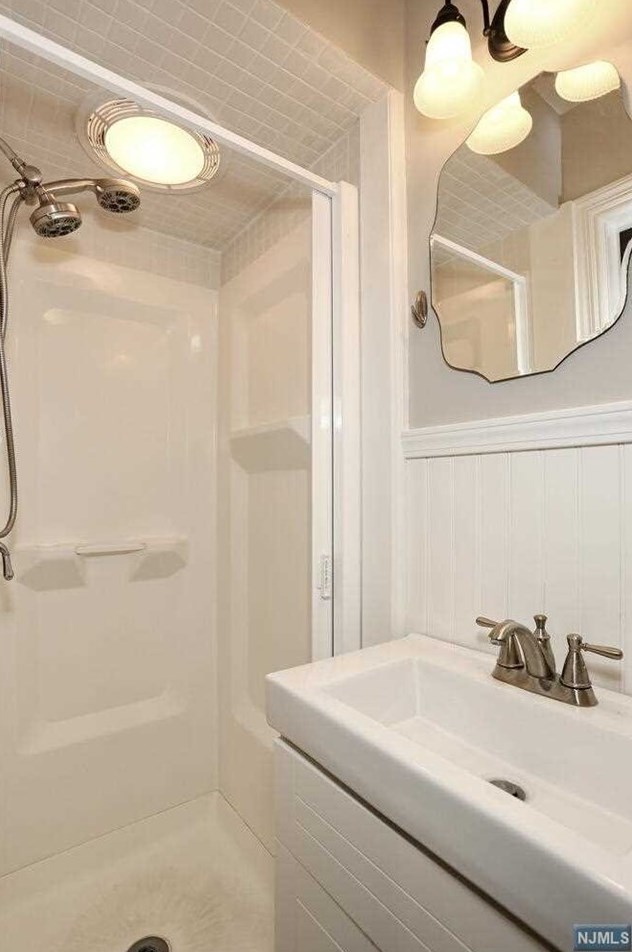 86 Chestnut St, Midland Pk NJ  07432-1514 exterior