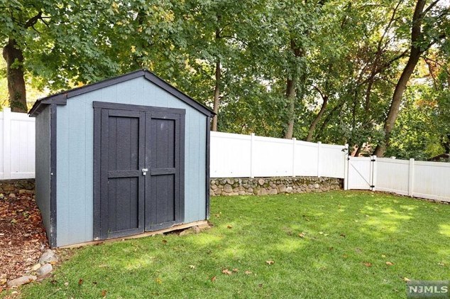 86 Chestnut St, Midland Pk NJ  07432-1514 exterior