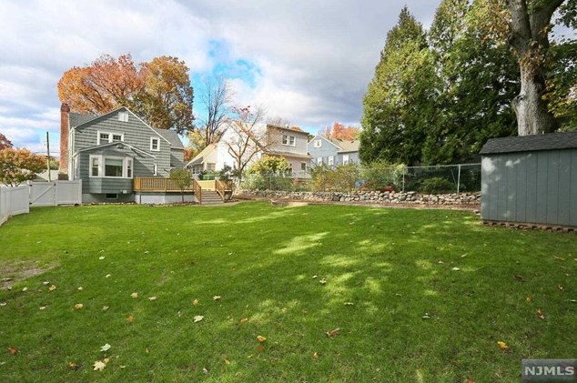 86 Chestnut St, Midland Pk NJ  07432-1514 exterior