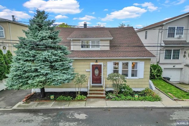 185 Weigands Ln, Secaucus NJ  07094-2128 exterior