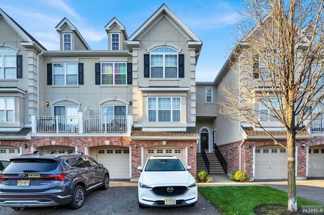 194 Blue Heron Dr, Secaucus NJ  07094-2938 exterior