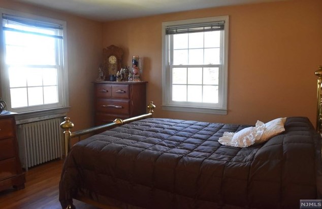 87 Ackerman Ave, Elmwood Park NJ  07407-1608 exterior