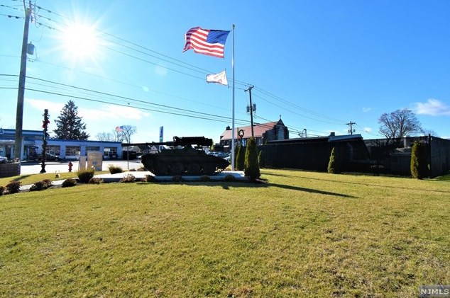 87 Ackerman Ave, Elmwood Park NJ  07407-1608 exterior