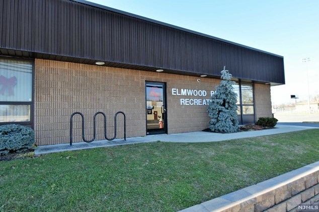 87 Ackerman Ave, Elmwood Park NJ  07407-1608 exterior