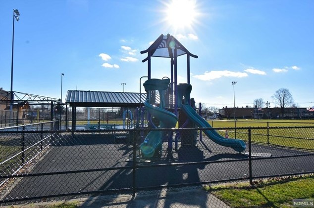 87 Ackerman Ave, Elmwood Park NJ  07407-1608 exterior