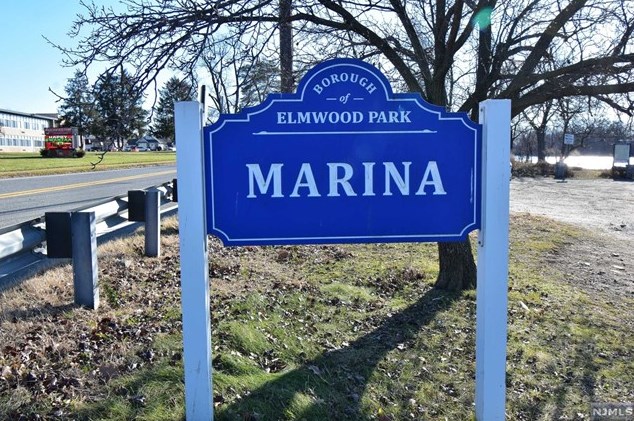 87 Ackerman Ave, Elmwood Park NJ  07407-1608 exterior