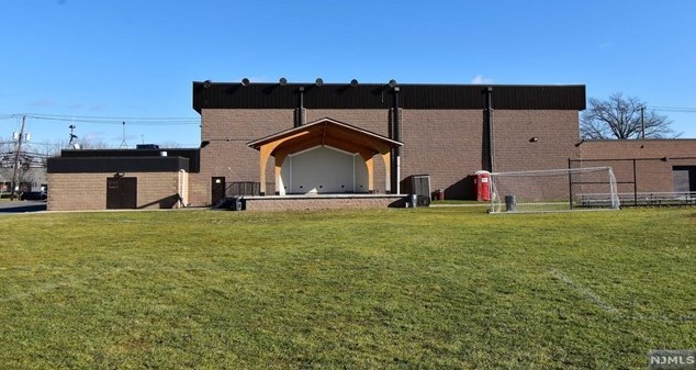 87 Ackerman Ave, Elmwood Park NJ  07407-1608 exterior