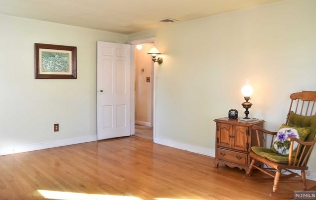 87 Ackerman Ave, Elmwood Park NJ  07407-1608 exterior