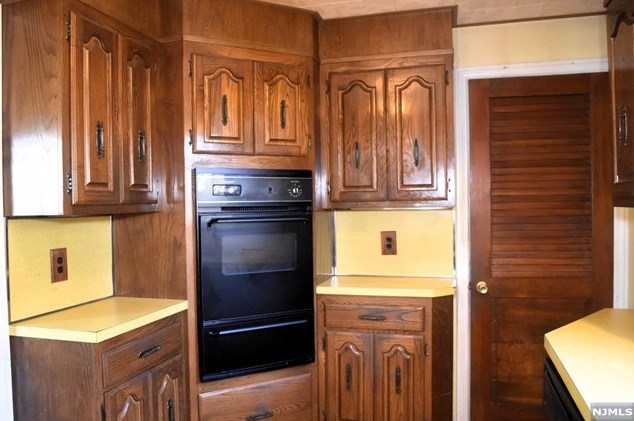 87 Ackerman Ave, Elmwood Park NJ  07407-1608 exterior