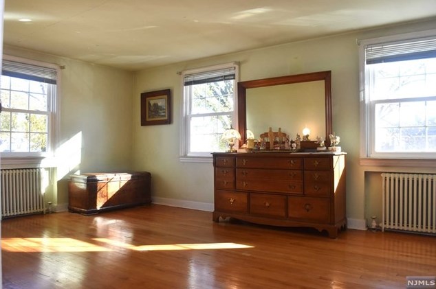 87 Ackerman Ave, Elmwood Park NJ  07407-1608 exterior