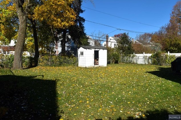 87 Ackerman Ave, Elmwood Park NJ  07407-1608 exterior