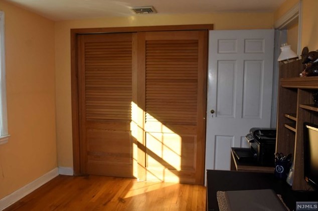 87 Ackerman Ave, Elmwood Park NJ  07407-1608 exterior