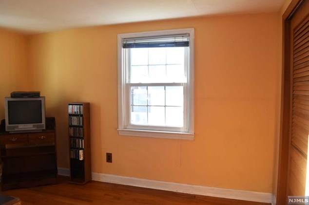 87 Ackerman Ave, Elmwood Park NJ  07407-1608 exterior