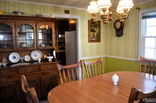 87 Ackerman Ave, Elmwood Park NJ  07407-1608 exterior